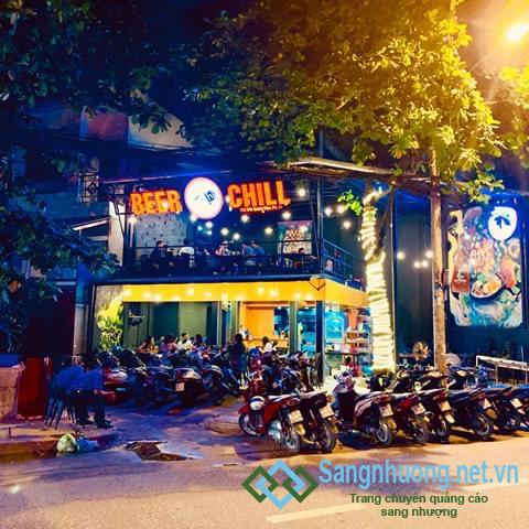 Sang nhanh quán ốc Chill Beer 2 mặt tiền đang kinh doanh, trung tâm dân cư đông đúc, nằm giữa Hoàng Sa và Trần Văn Đang - Quận 3. 