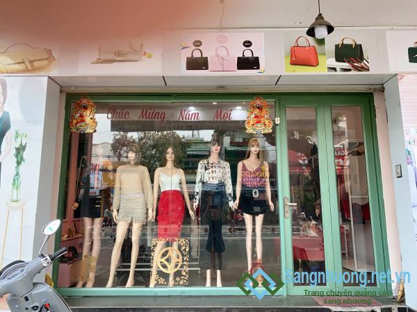 Cần sang shop thời trang vừa mới setup xong tại đường Nguyễn Sơn, phường Phú Thạnh, quận Tân Phú.