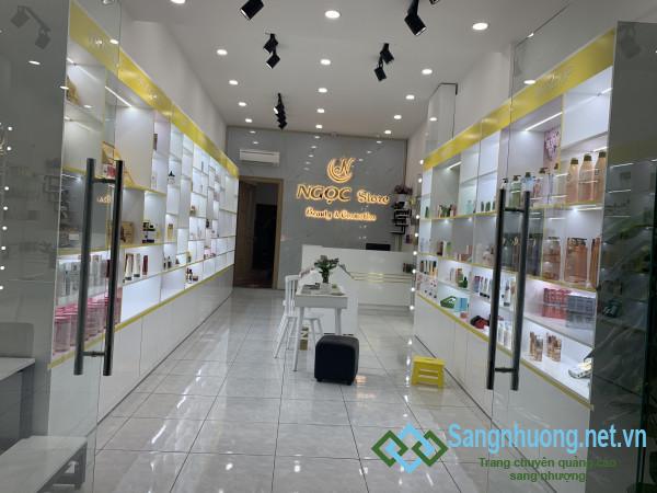 Sang nhanh cửa hàng mỹ phẩm mặt tiền đường Lê Văn Quới, phường Bình Trị Đông, quận Bình Tân.
