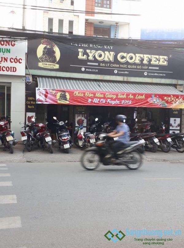 Sang nhượng quán cafe nằm mặt tiền đường Lê Đức Thọ, trung tâm quận Gò Vấp.