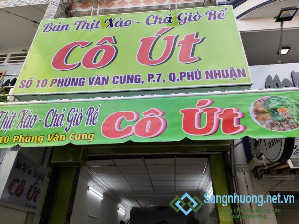 Sang quán ăn bún thịt xào - chả giò rế nằm mặt tiền đường Phùng Văn Cung, quận Phú Nhuận.