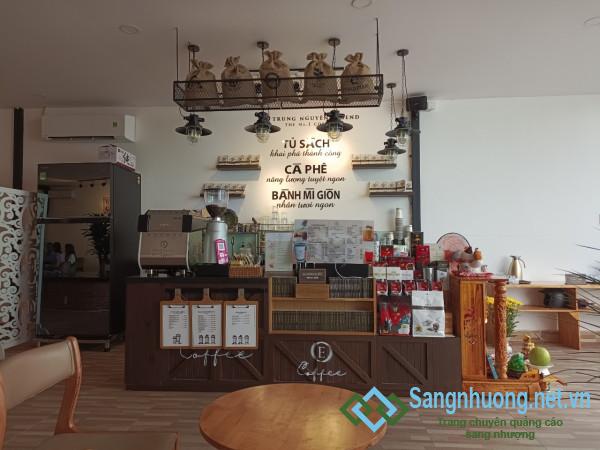 Sang quán cafe