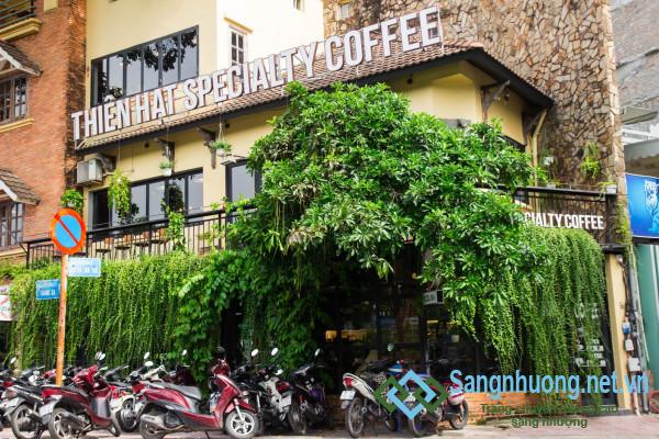 Sang nhượng quán cafe không gian máy lạnh, nằm mặt tiền đường Nguyễn Văn Thủ, phường Đa Kao, quận 1.