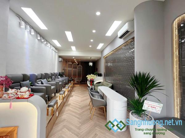 Sang Nhượng Tiệm Nail Ở Trung Tâm Quận Bình Thạnh