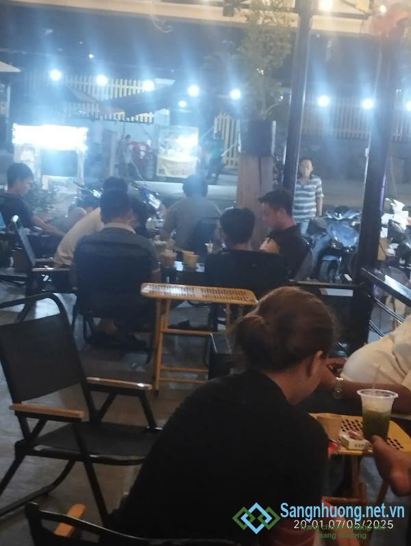 Sang quán cafe