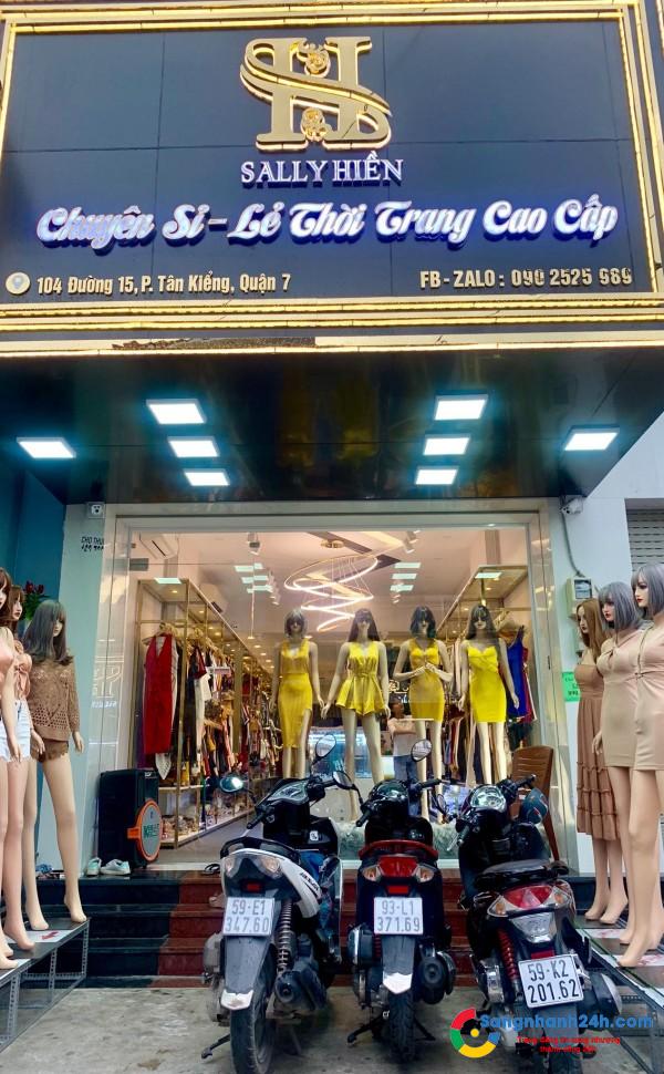 Sang gấp shop thời trang cao cấp giá rẻ TT quận 7, mặt tiền đường lớn.